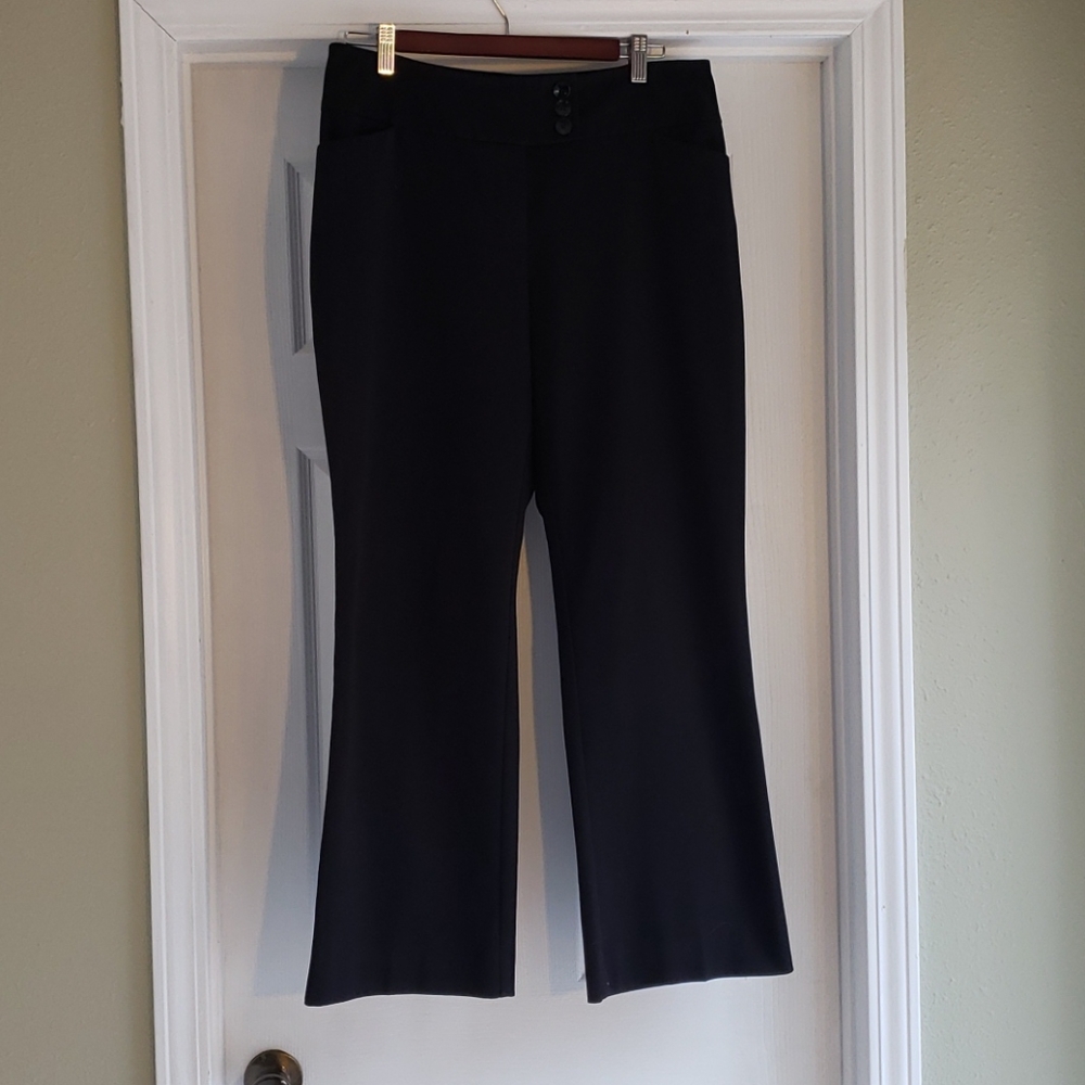 Ann Taylor Trouser. Black. 10P Curvy.